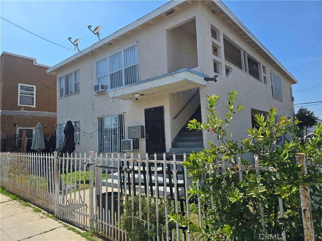 Compton, CA 90220,301 W Magnolia Street