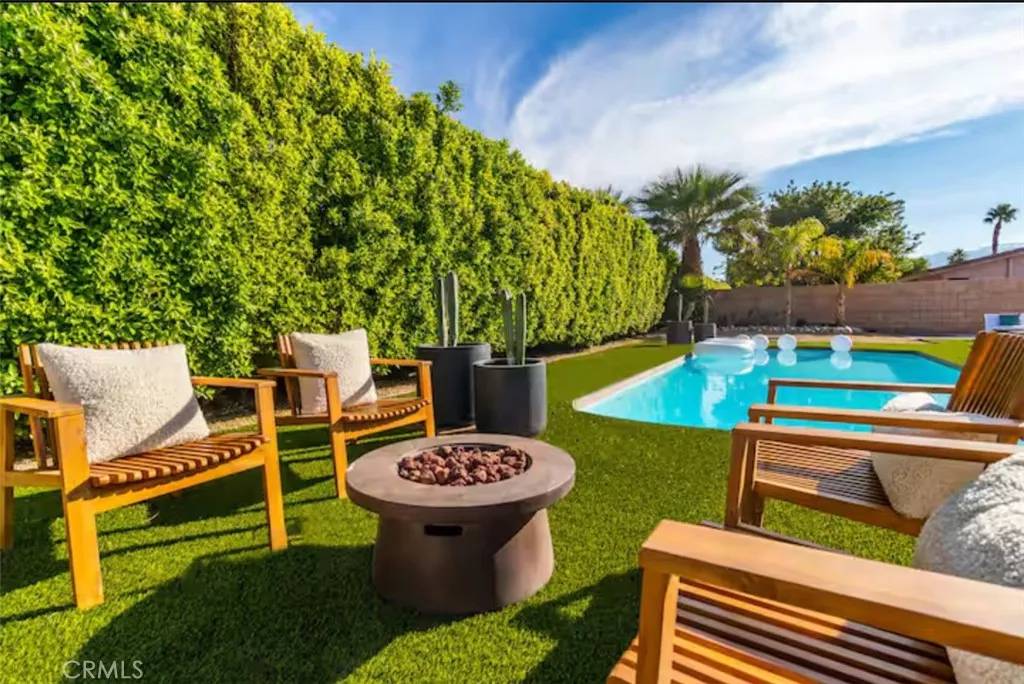 Palm Springs, CA 92262,1874 N Los Alamos Road