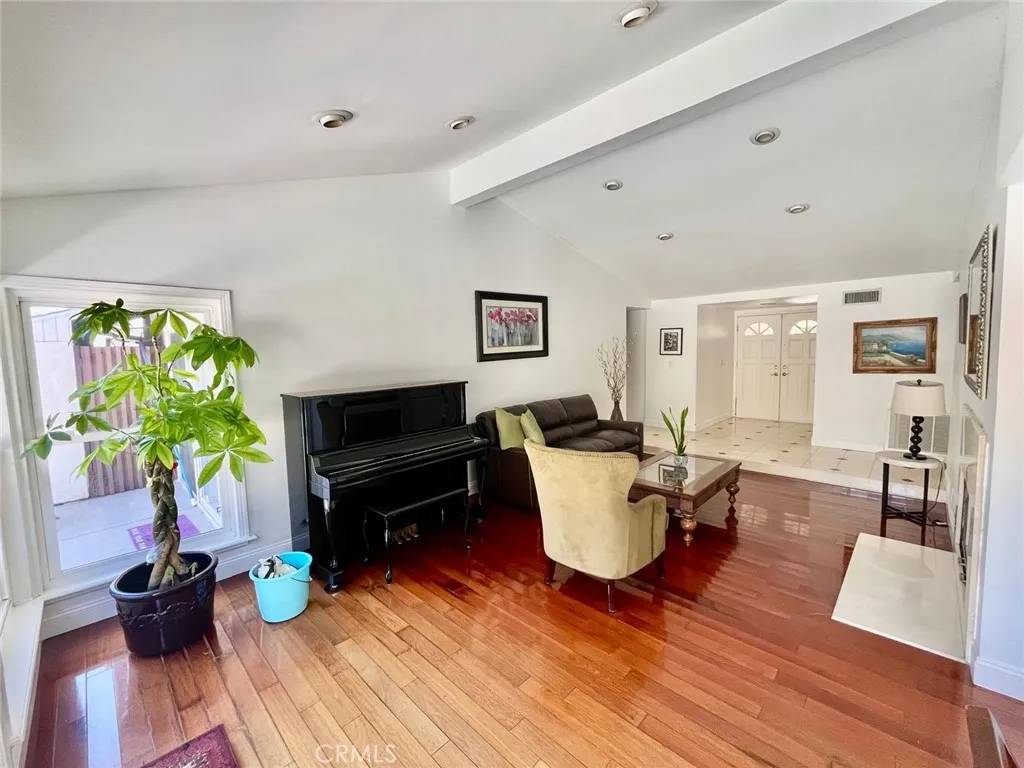 Northridge, CA 91324,10116 Viking Avenue