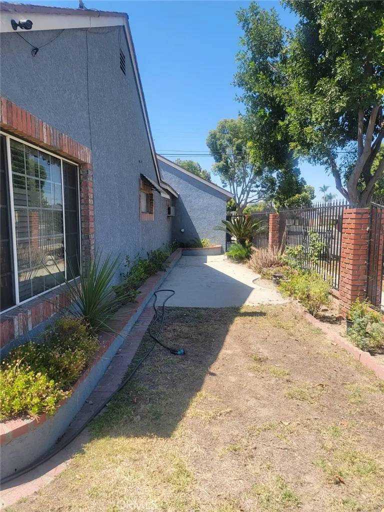 Downey, CA 90242,8502 Borson Street