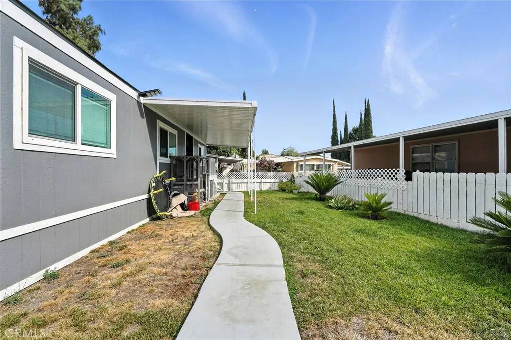 Colton, CA 92324,2851 S La Cadena #114