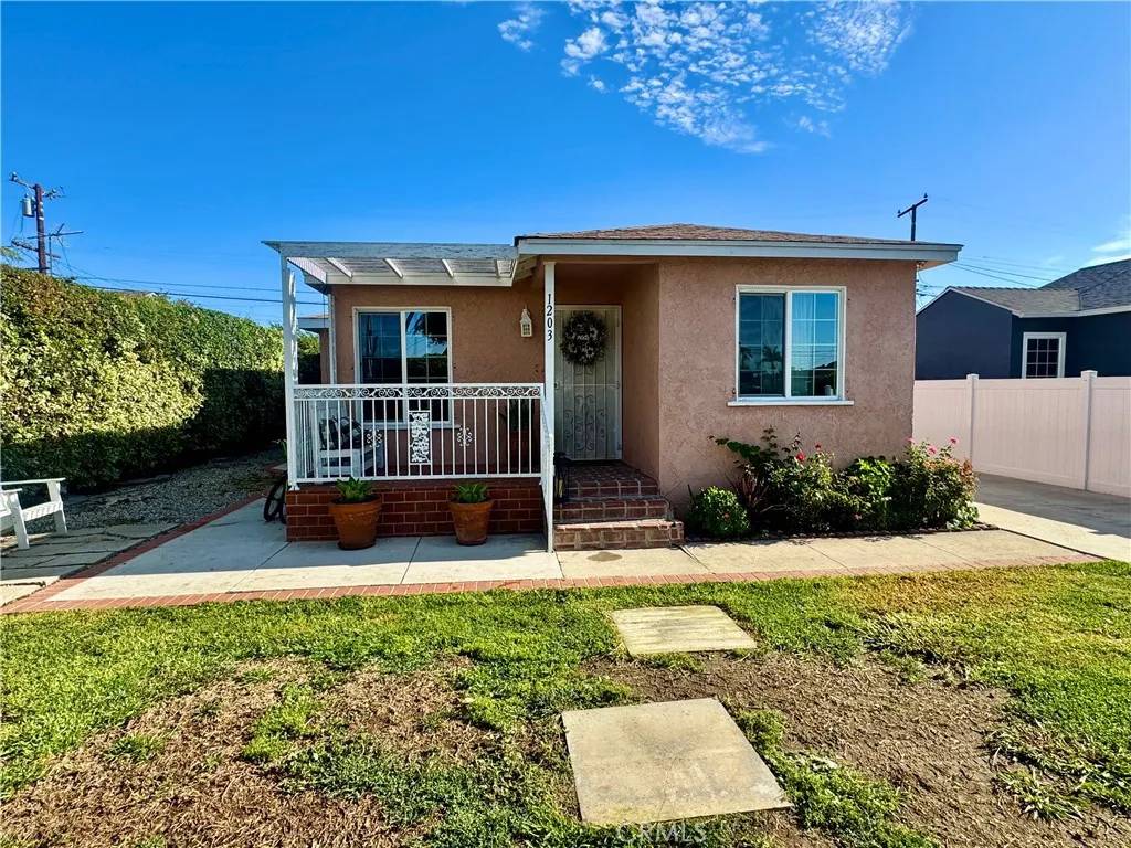 Compton, CA 90222,1203 W 134th Place