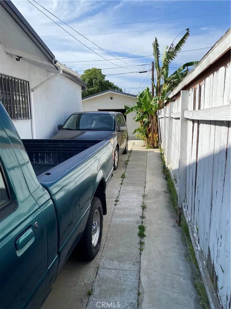 Los Angeles, CA 90003,427 W 92nd Street