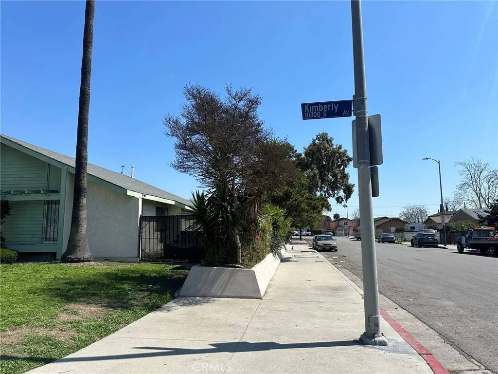Los Angeles, CA 90002,10372 Kimberly Street