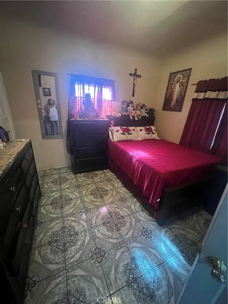 Los Angeles, CA 90001,1734 E 63rd Street