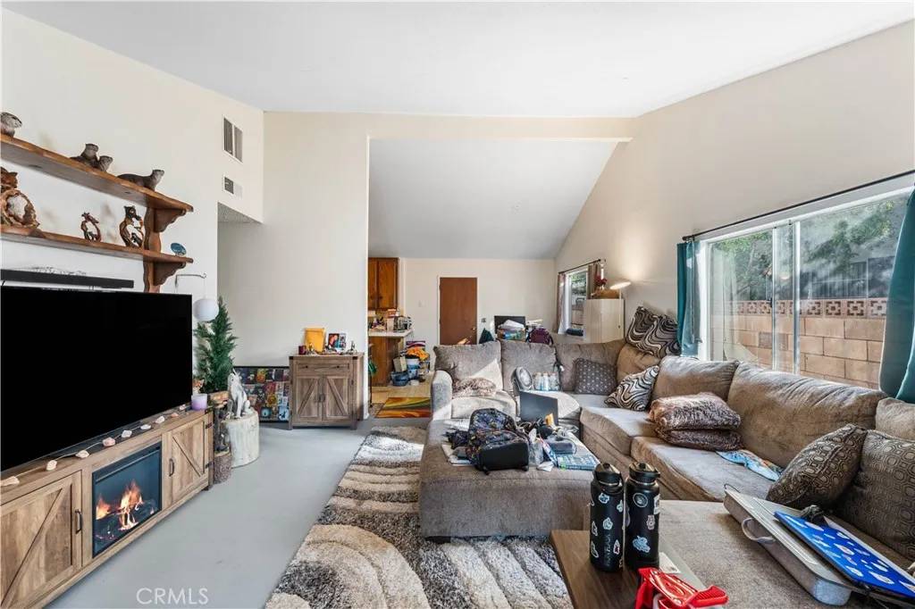 Saugus, CA 91350,22038 Alamogordo Road