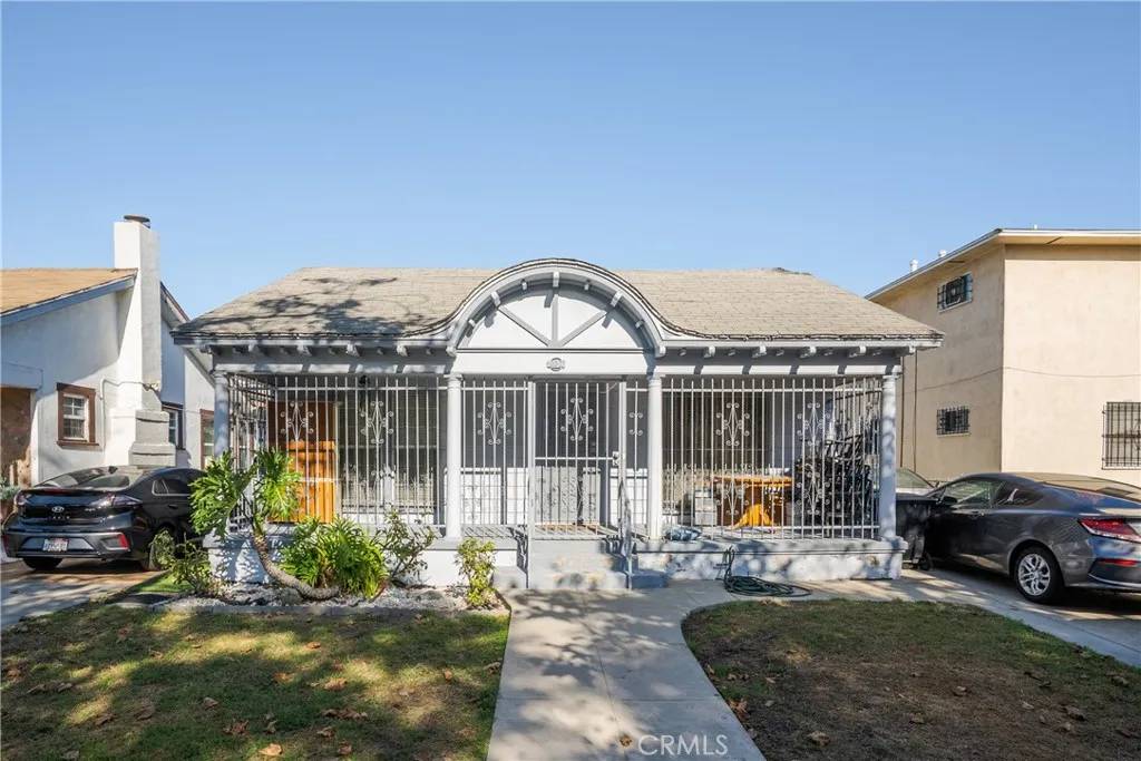 Los Angeles, CA 90018,2936 Edgehill Drive