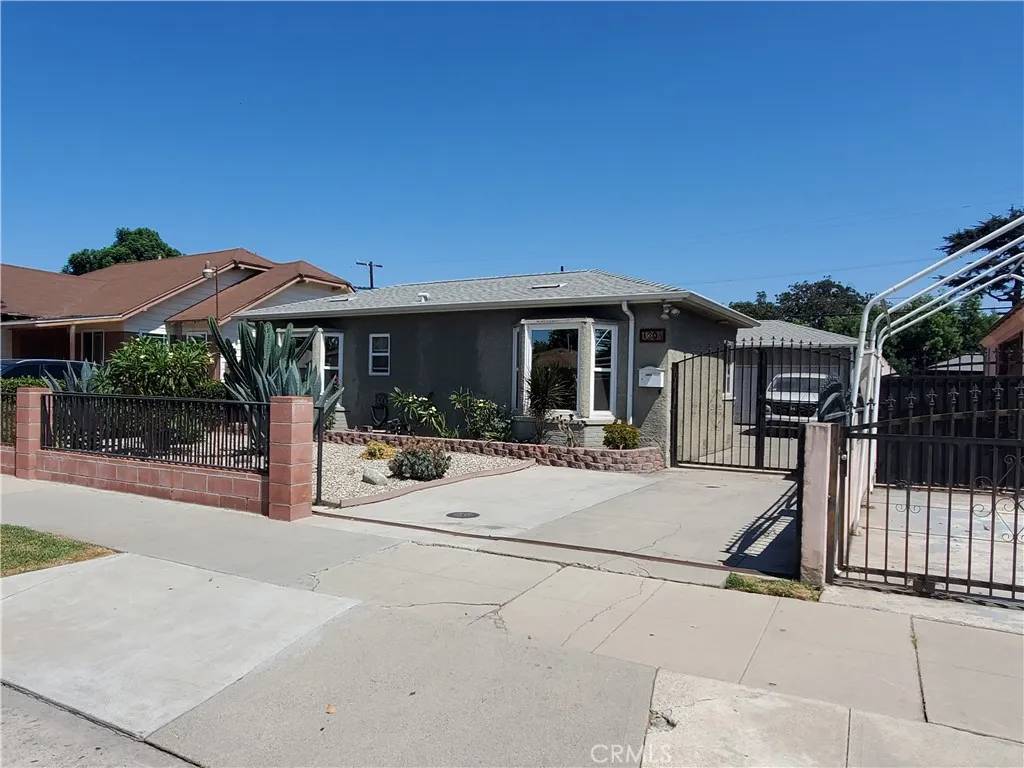 Compton, CA 90221,1304 N Van Ness Avenue