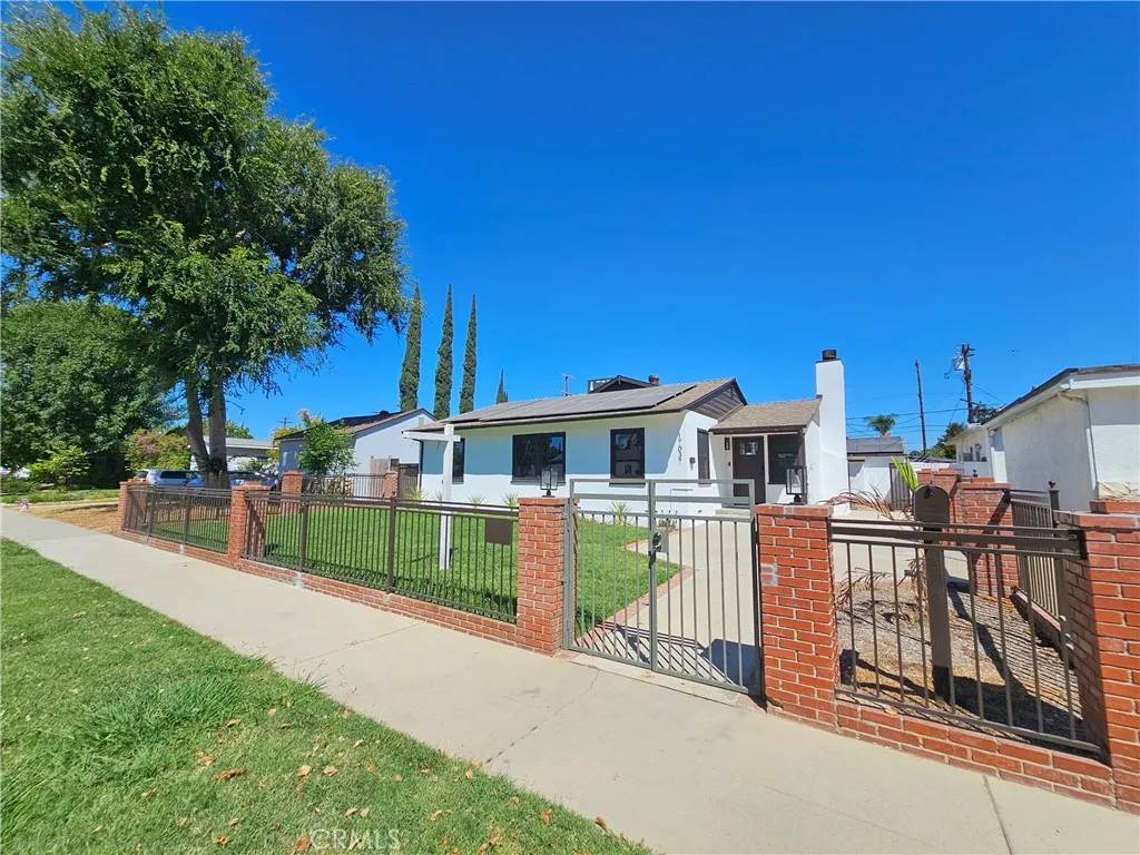 Van Nuys, CA 91406,17037 Covello Street