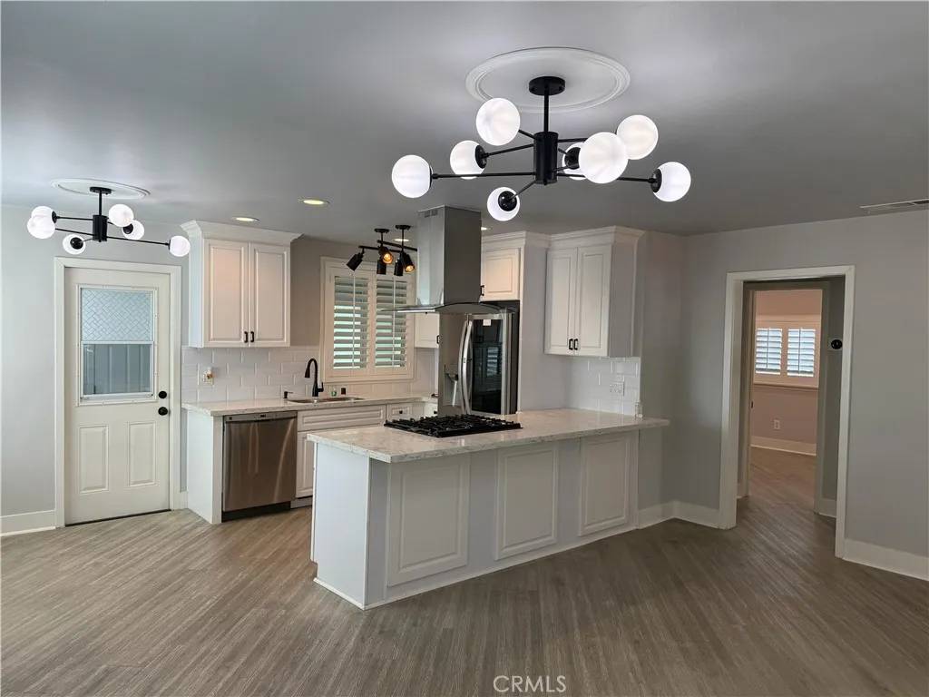 Azusa, CA 91702,211 N Pasadena