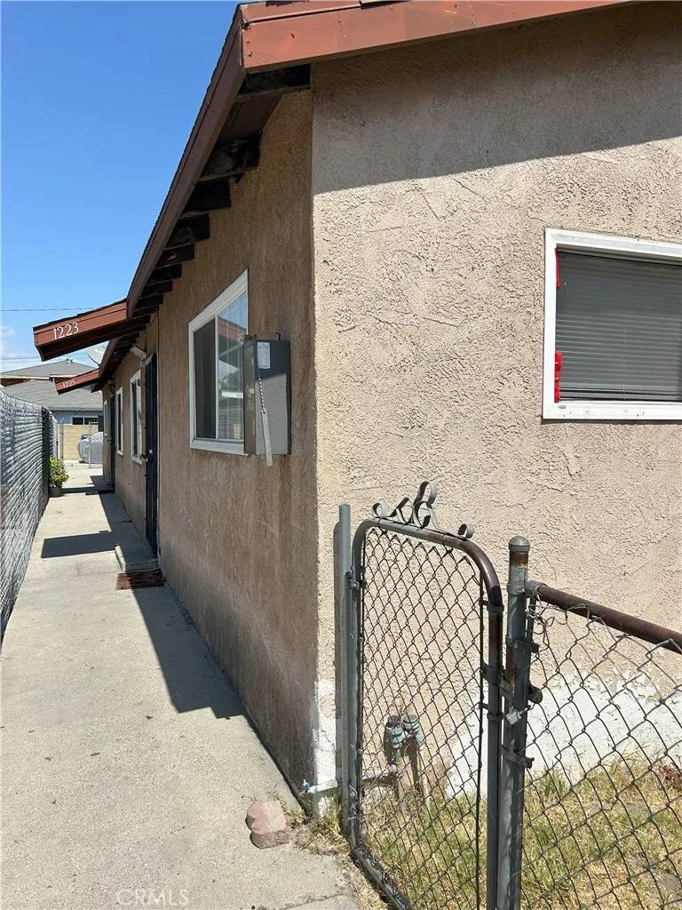 Long Beach, CA 90810,1233 West 33rd Street