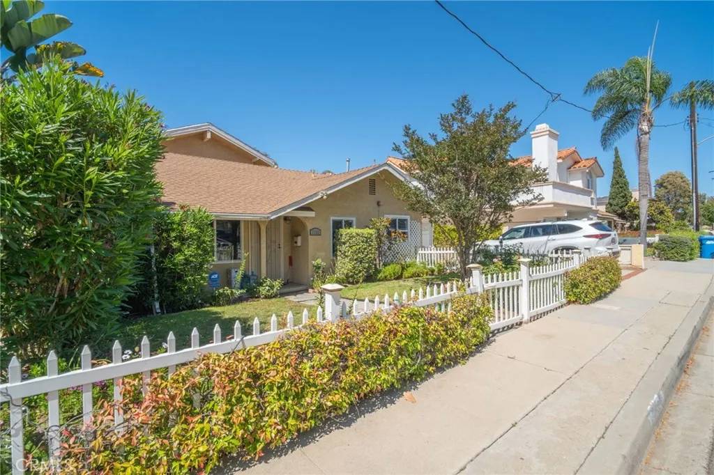Redondo Beach, CA 90278,2703 Gates AVE