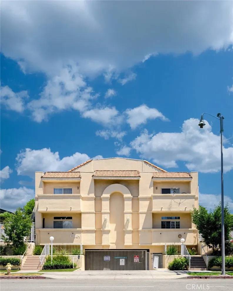 Van Nuys, CA 91401,13801 Oxnard st #202