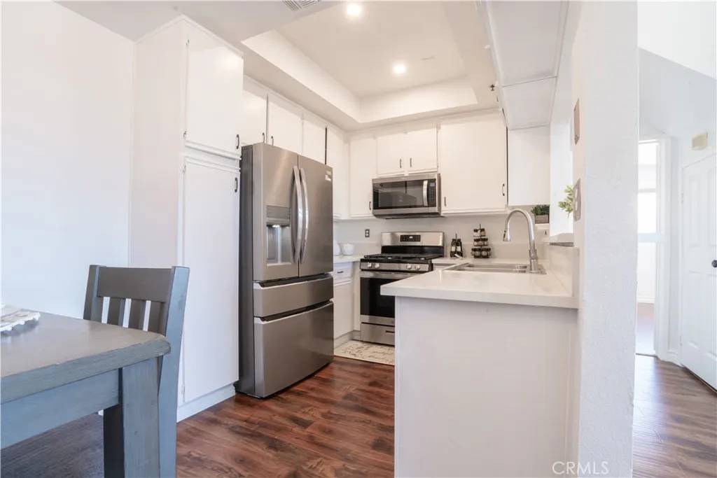 Van Nuys, CA 91401,13801 Oxnard st #202