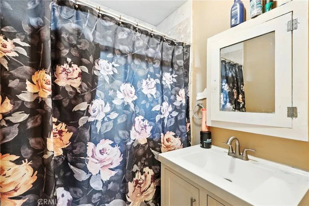 Los Angeles, CA 90002,9430 Parmelee Avenue