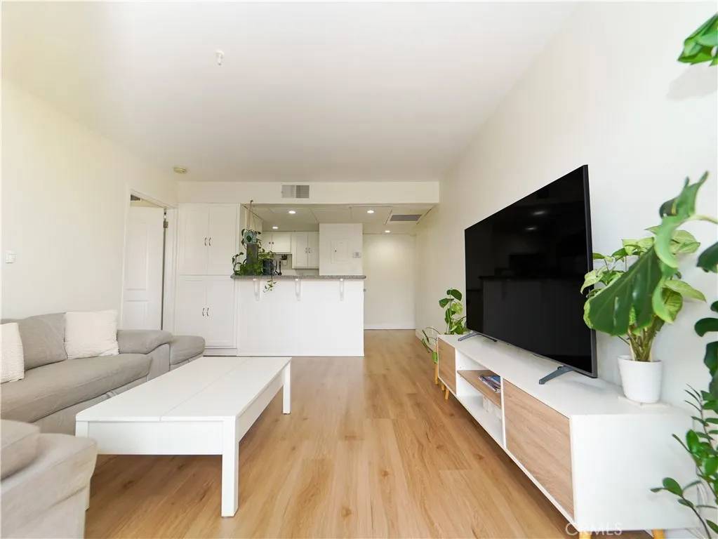 Long Beach, CA 90813,1450 Locust Avenue #406