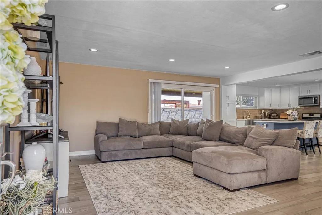 Ontario, CA 91764,1006 N Calaveras