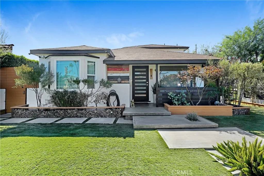 Los Angeles, CA 90003,402 E 94th