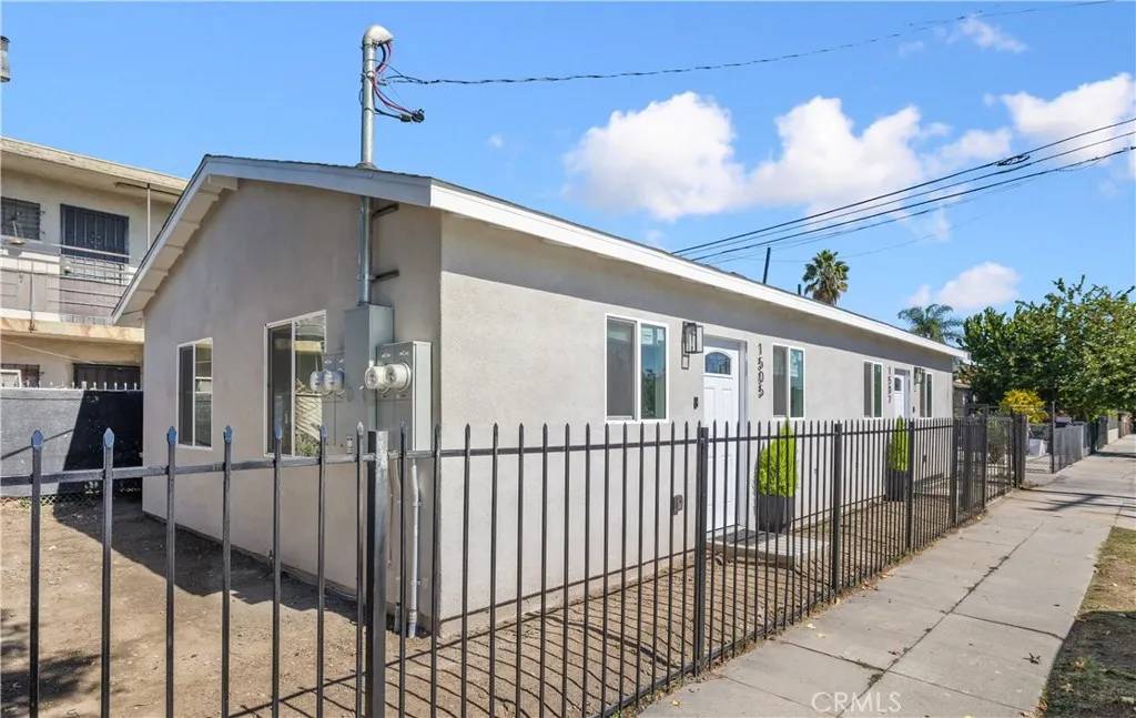 Los Angeles, CA 90001,8230 Compton Avenue