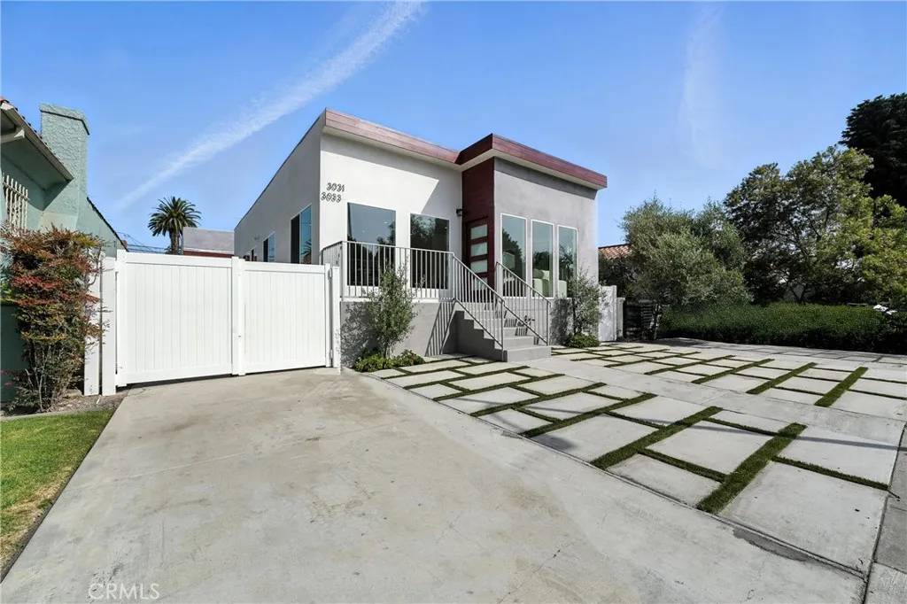 Los Angeles, CA 90016,3031 Vineyard Avenue #2