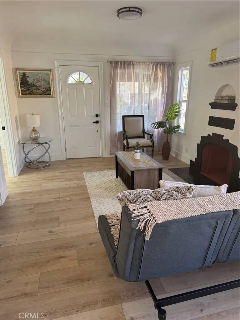 Los Angeles, CA 90061,332 W 119th