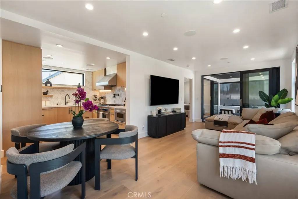 Corona Del Mar, CA 92625,521 Iris