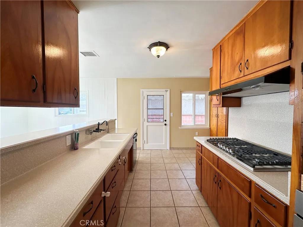 Downey, CA 90242,10253 Branscomb Street