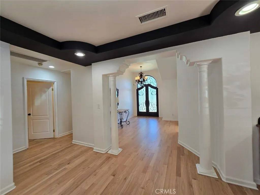 Downey, CA 90241,9457 Gotham