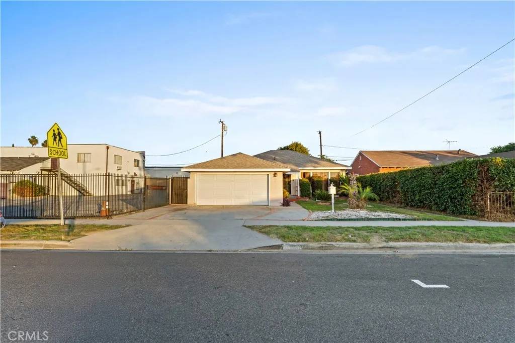 Lynwood, CA 90262,12318 Halo