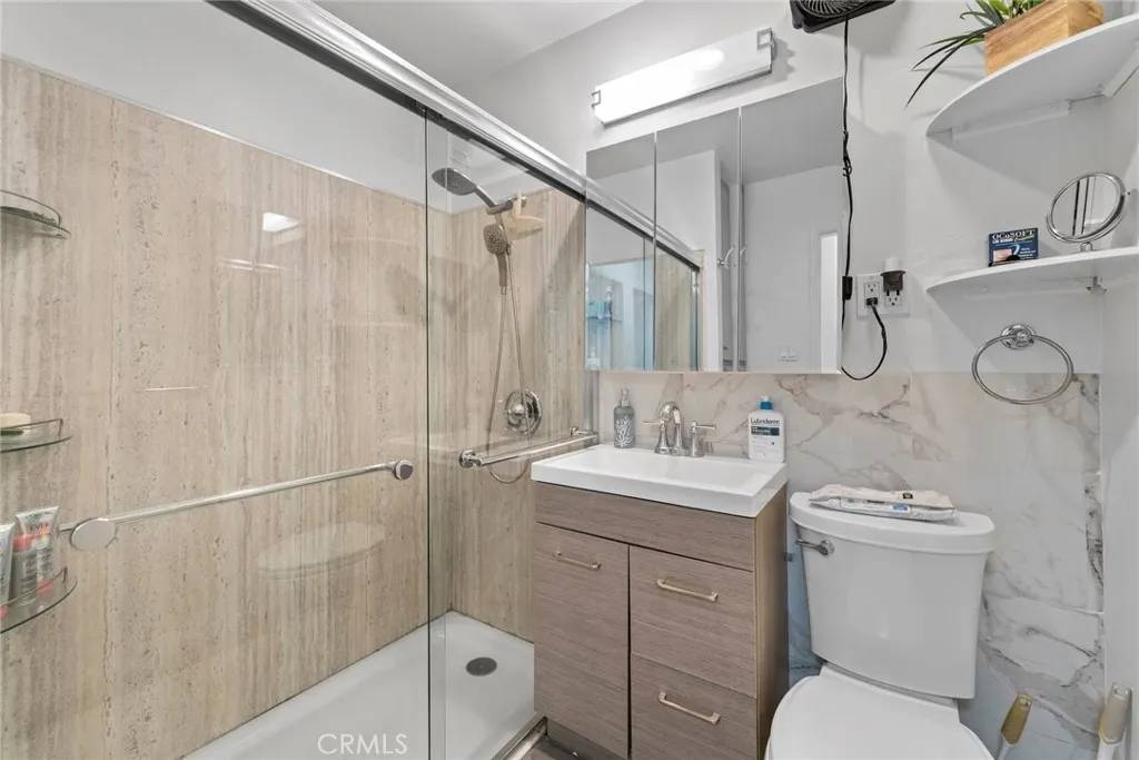 Long Beach, CA 90810,3325 Santa Fe #120