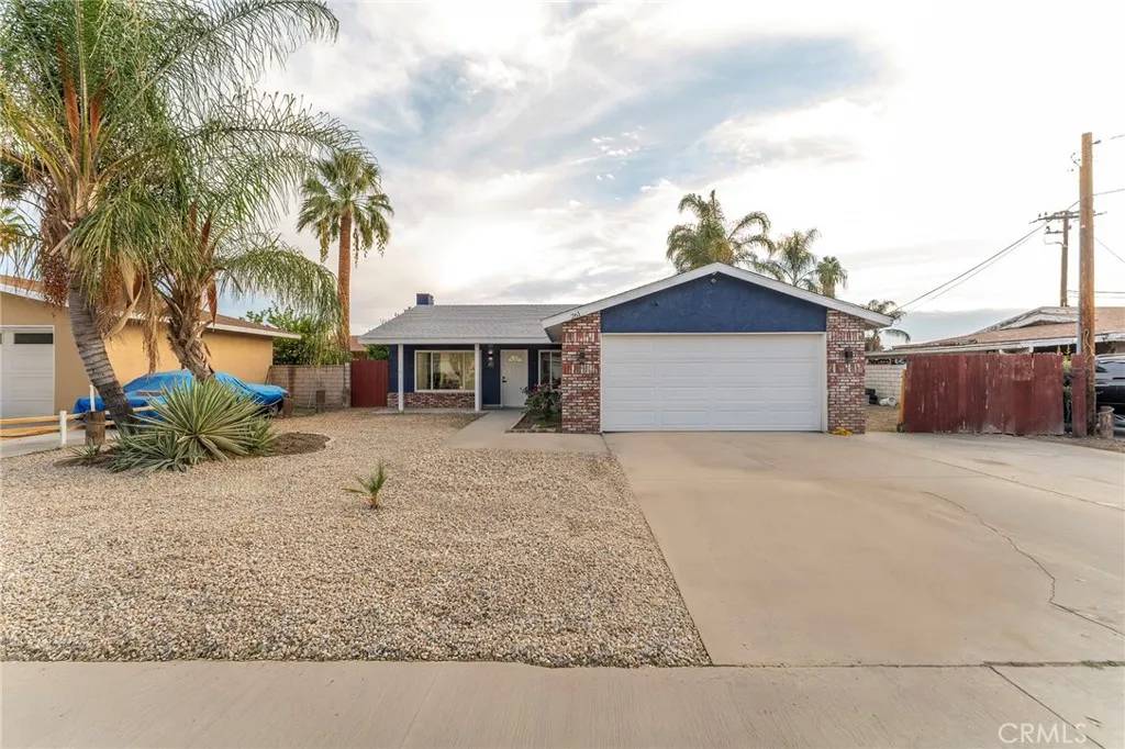 Hemet, CA 92543,261 W Whittier