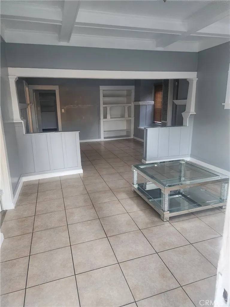 Los Angeles, CA 90011,1470 E 42nd