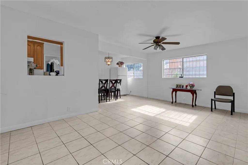 Hawaiian Gardens, CA 90716,22214 Horst