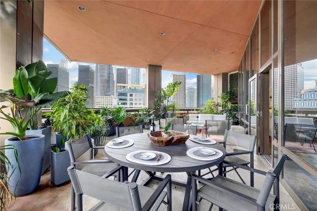 Los Angeles, CA 90017,1100 Wilshire Boulevard #1705