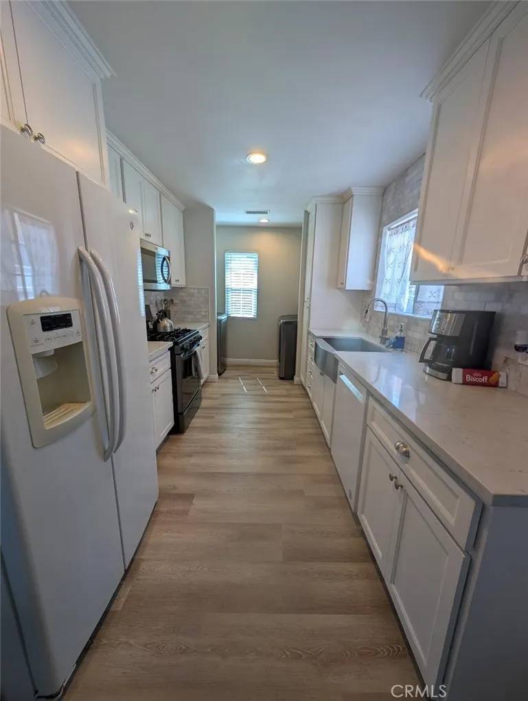 Downey, CA 90241,8712 Fontana