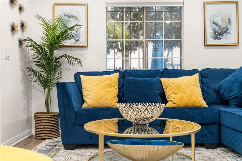 Los Angeles, CA 90003,7516 Avalon