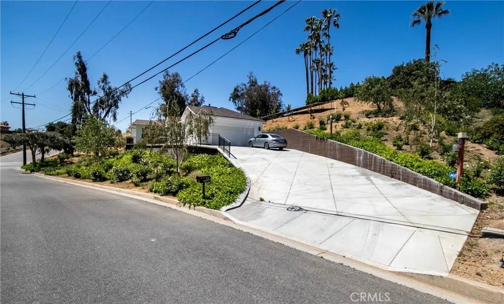 Redlands, CA 92373,31040 Sutherland Drive