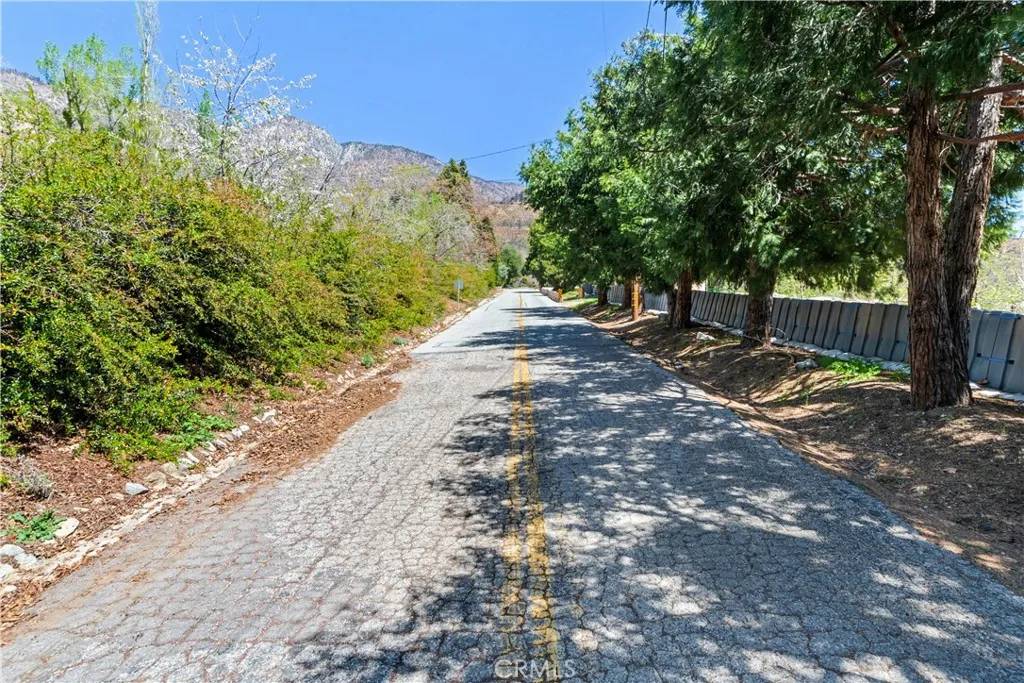 Oak Glen, CA 92399,0 Pine Bench