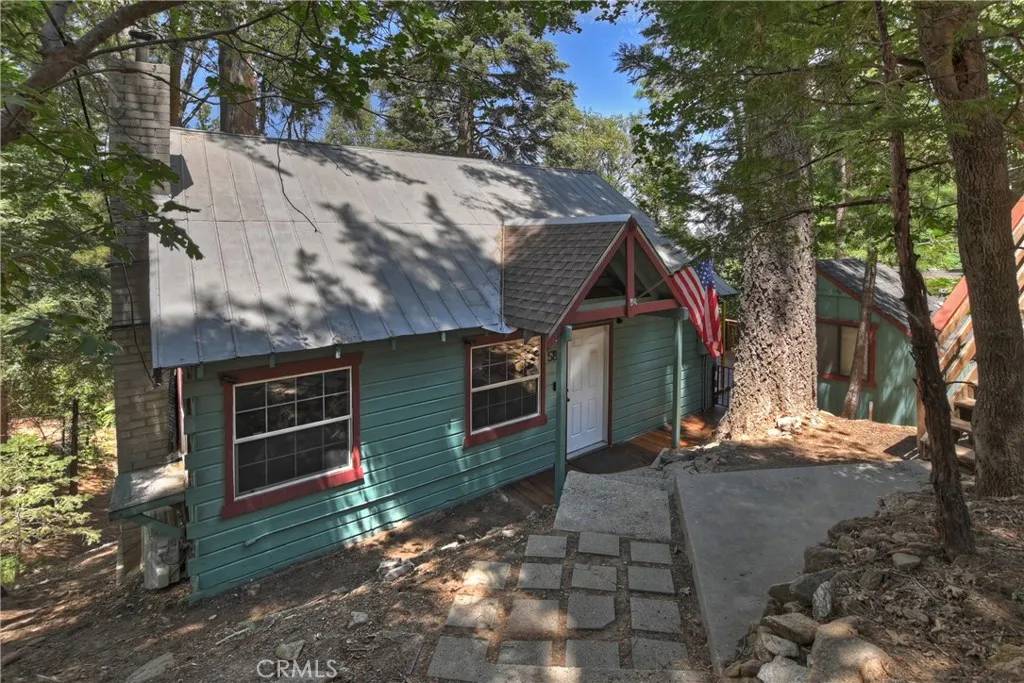 Twin Peaks, CA 92391,582 Rose Lane