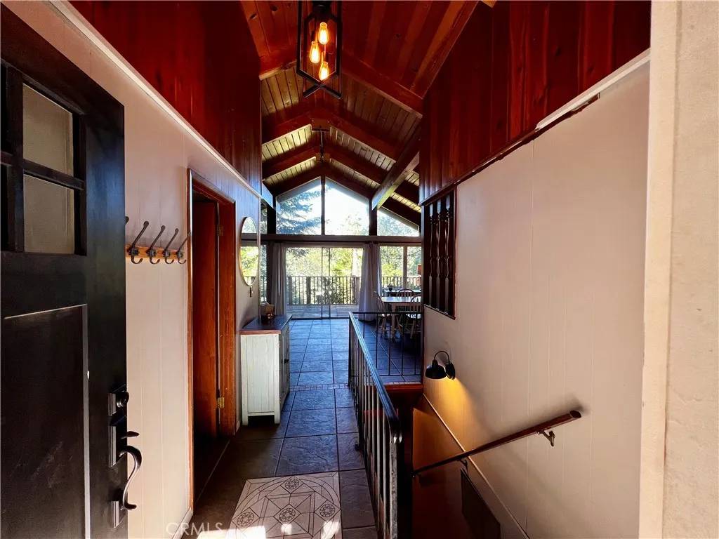 Twin Peaks, CA 92391,628 Rose Lane