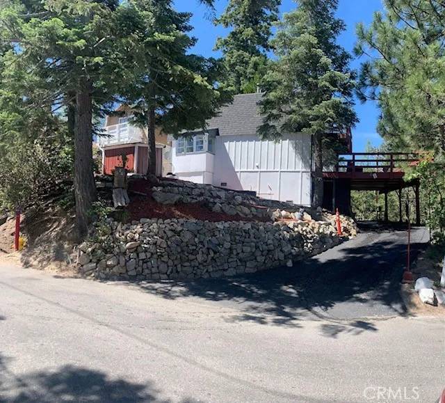 Twin Peaks, CA 92391,26325 Lake Forest Drive