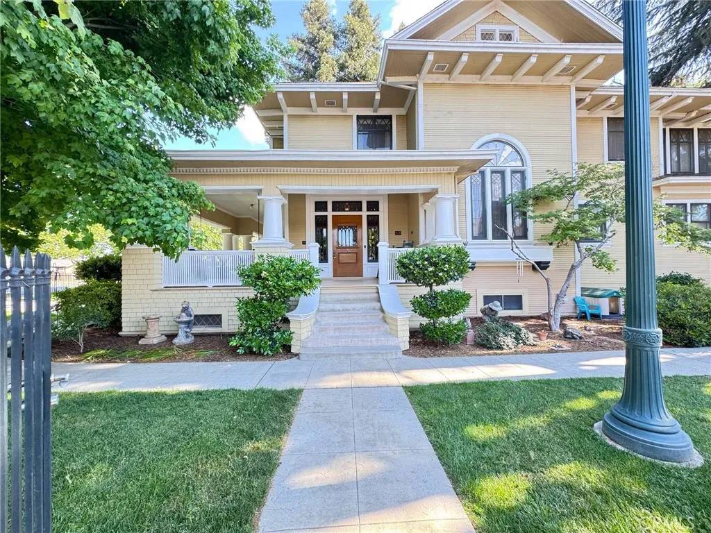 Visalia, CA 93291,631 N Encina Street
