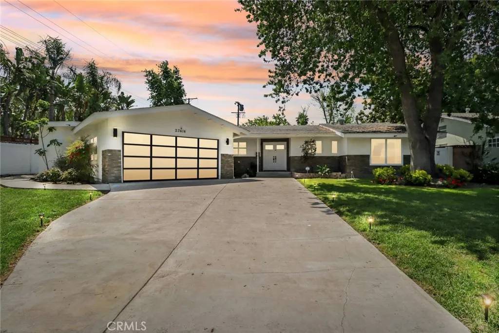 Woodland Hills, CA 91367,23414 Clarendon Street