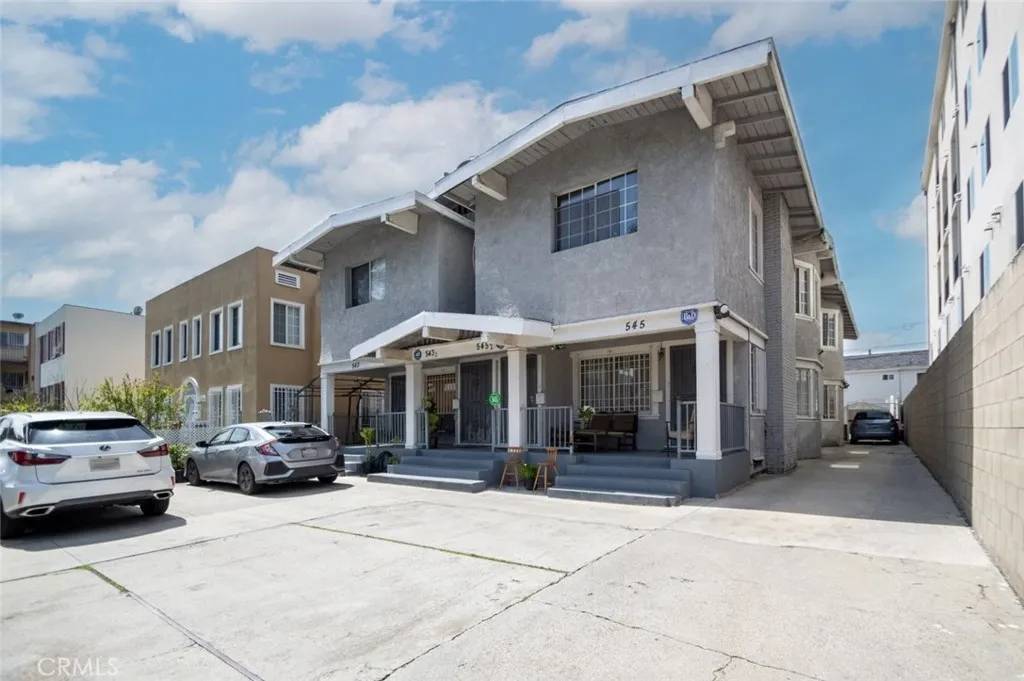 Los Angeles, CA 90004,543 N Heliotrope Drive