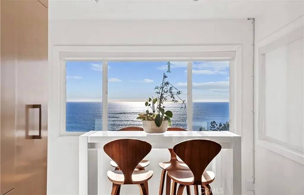 Laguna Beach, CA 92651,21722 Ocean Vista Drive #B