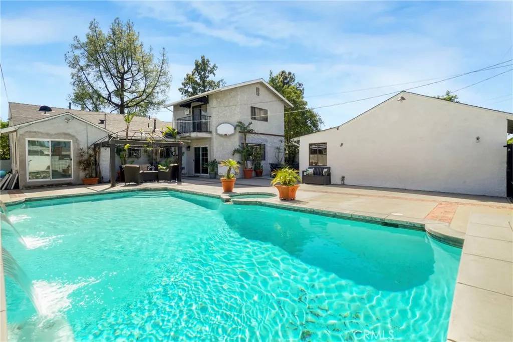 Granada Hills, CA 91344,16609 Chatsworth Street