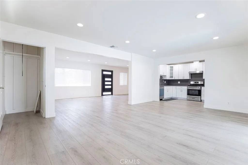 Van Nuys, CA 91405,14565 Runnymede Street