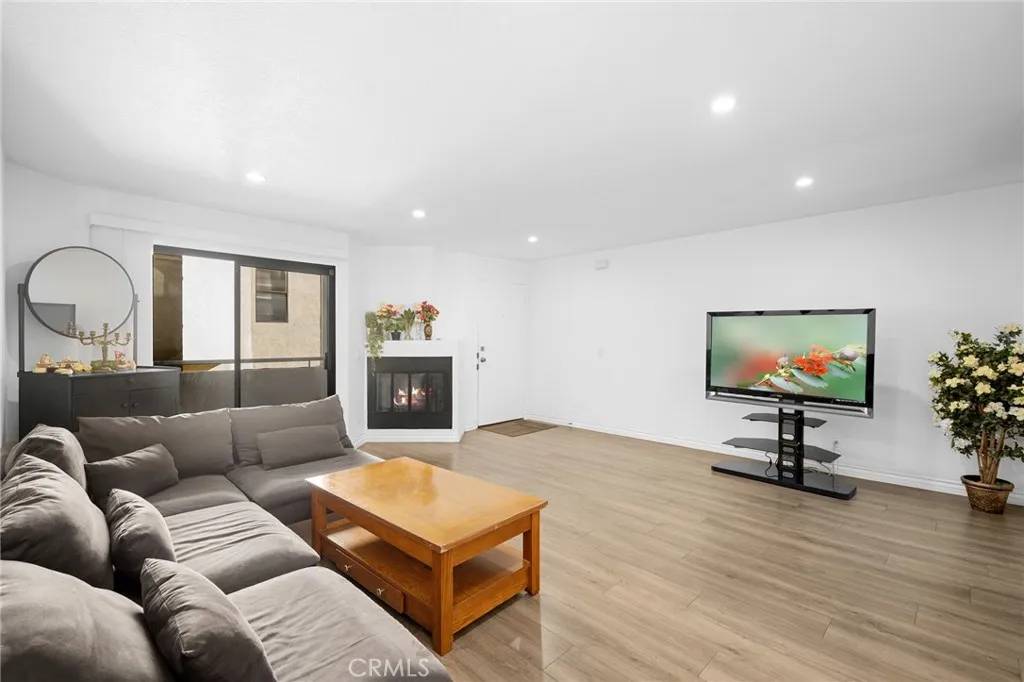 Sylmar, CA 91342,13825 Beaver Street #35