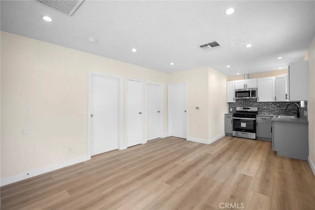 North Hollywood, CA 91606,6107 Hazelhurst Place