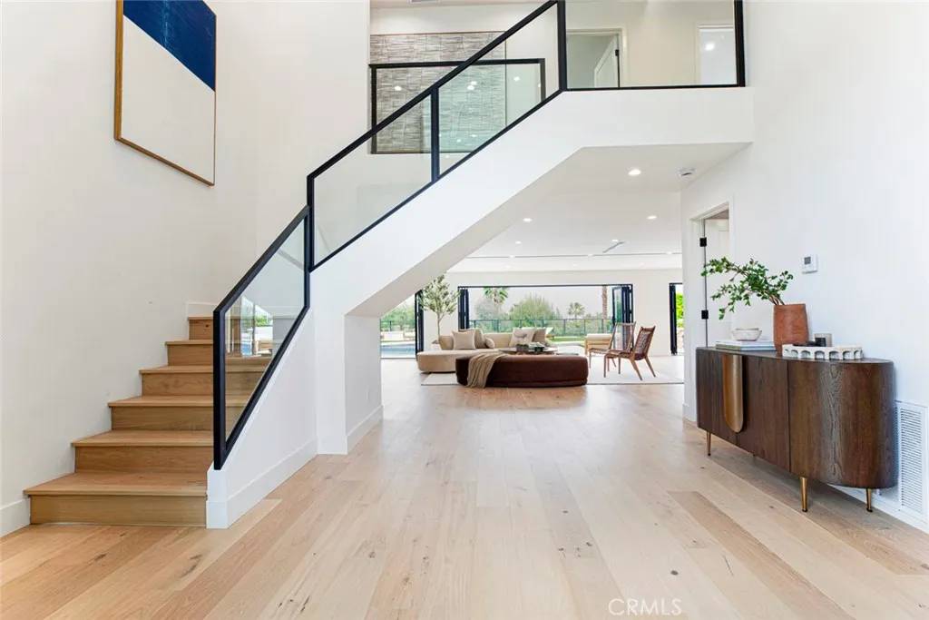 Encino, CA 91316,18101 Green Meadow Drive